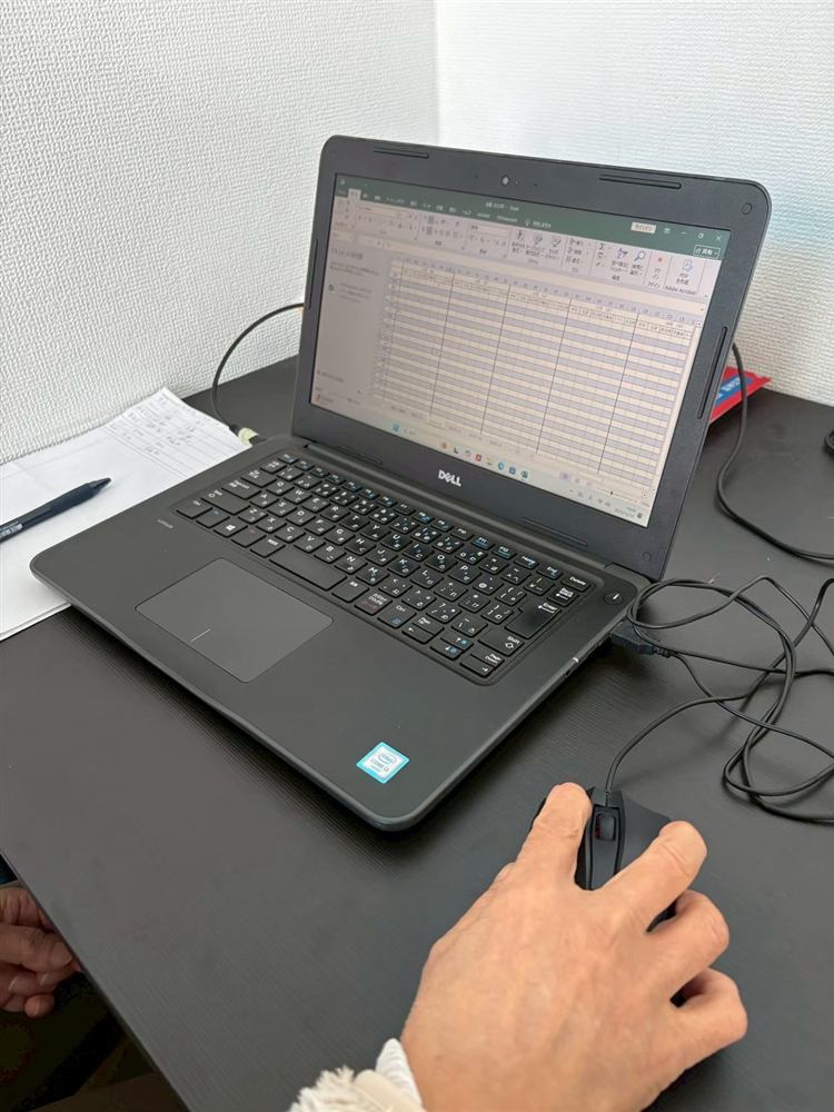 PCでのデータ入力の様子